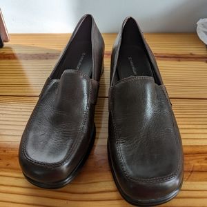 Naturalizer slip on woman